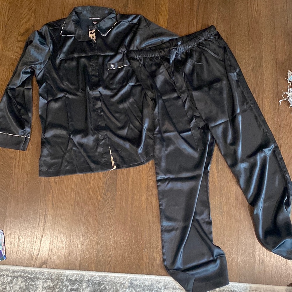 BNWT VS pajama set